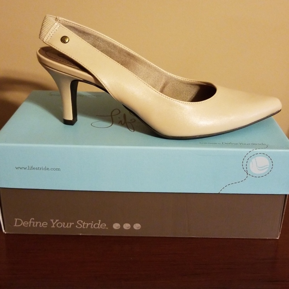 Tan/ Nude Heels- VERY Comfortable!